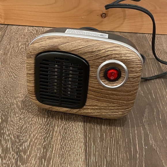 Compact Wood Finish Electric Heater - Picture 1 of 5